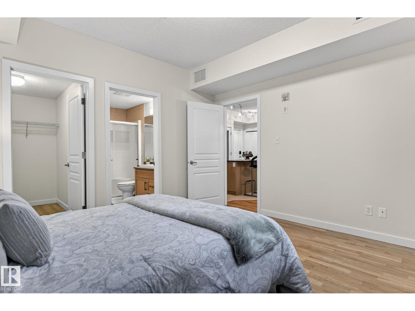 #208 5 Gate AV — photo 22