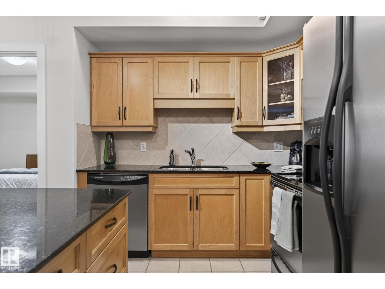 #208 5 Gate AV — photo 8
