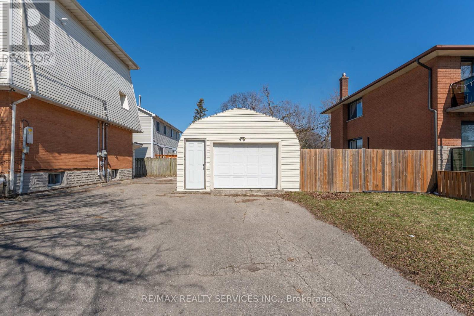 72 FLORENCE AVENUE - 16