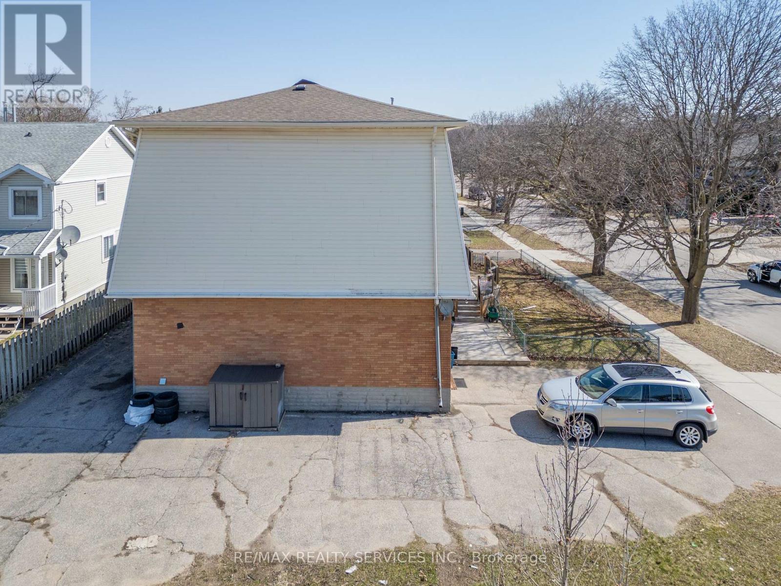 72 FLORENCE AVENUE - 21