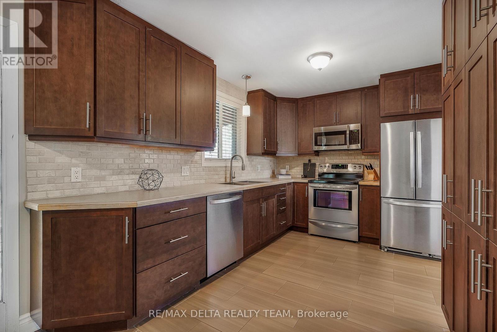 5 Bed, 3 Bath House for Sale in Ottawa – 1596 BOYER ROAD, Ottawa – MLS# X13423406 - Image 9