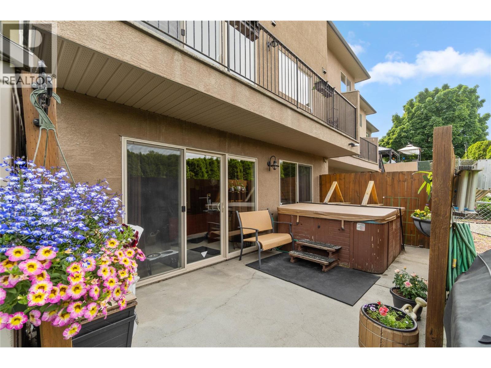 #4 776 Dunrobin Drive - 33