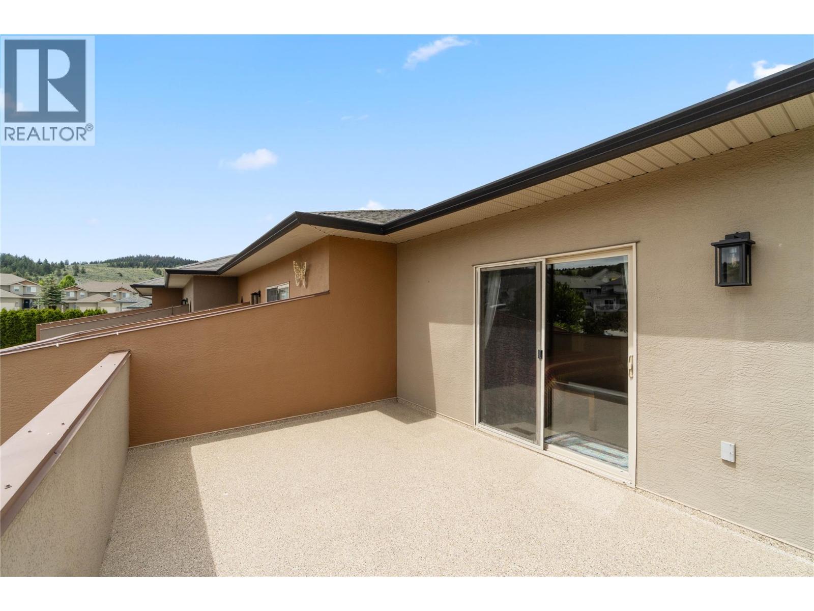 #4 776 Dunrobin Drive - 22