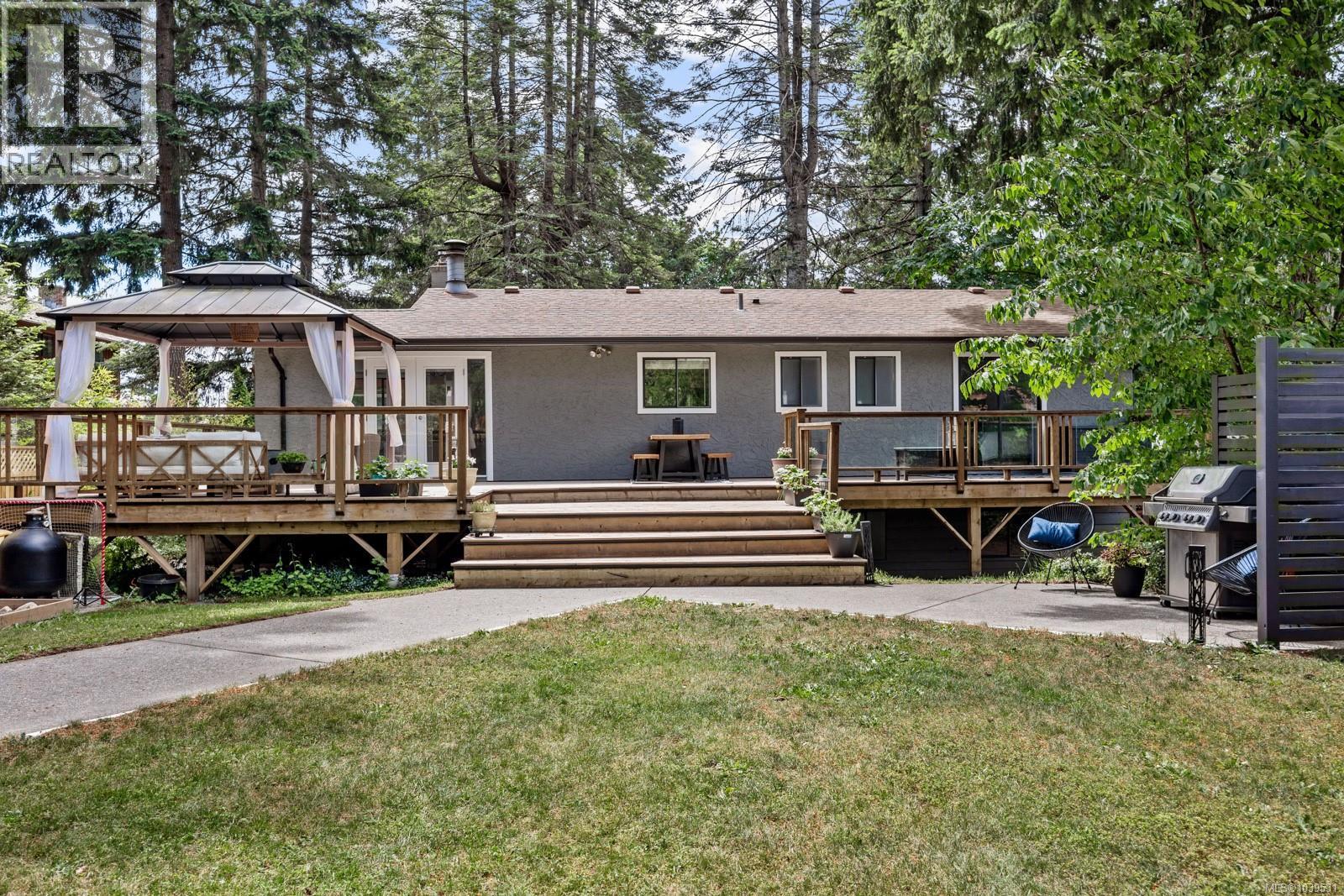 1506 Chinook Dr - 55