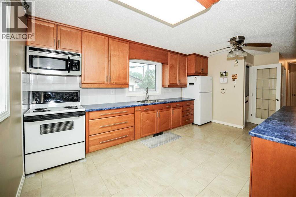 4513 67 Street - photo 2