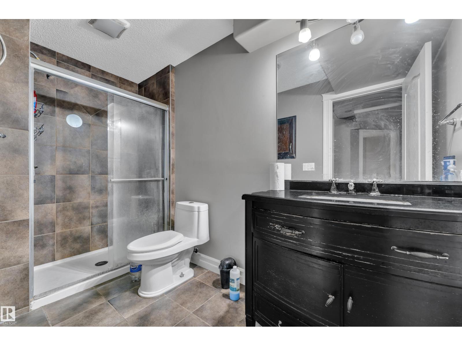 6116 11 AV SW — photo 34