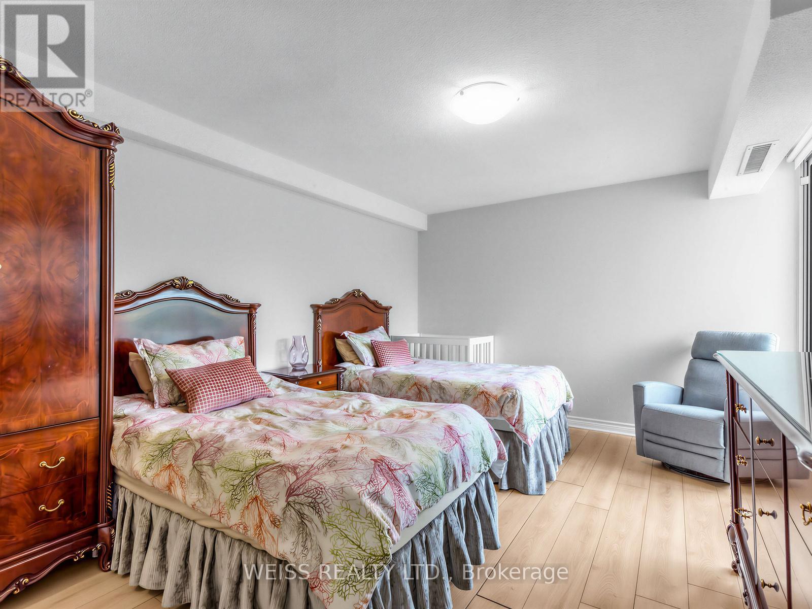 #202 150 NEPTUNE DRIVE - 13