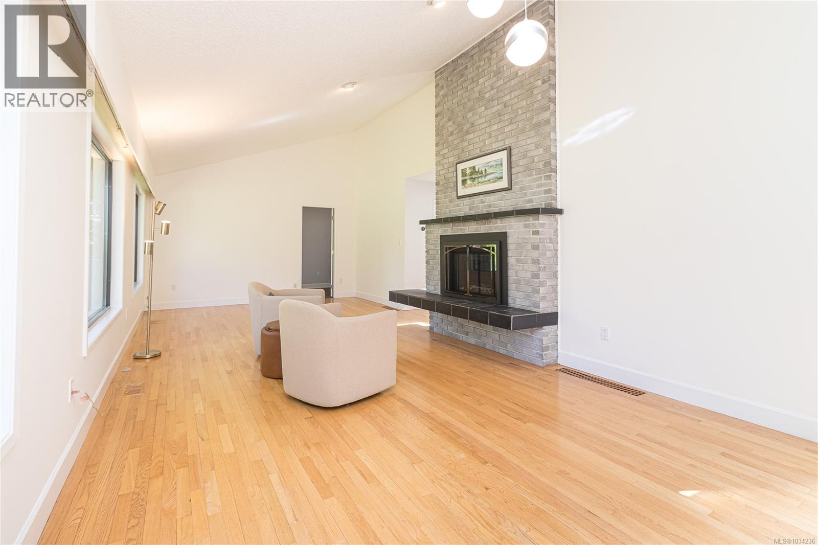 2660 MacDonald Dr E - 16