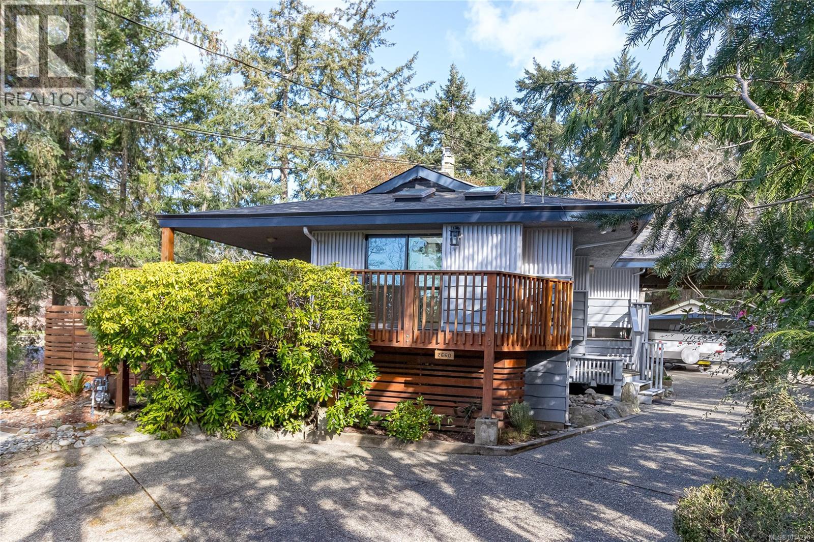 2660 MacDonald Dr E - 1