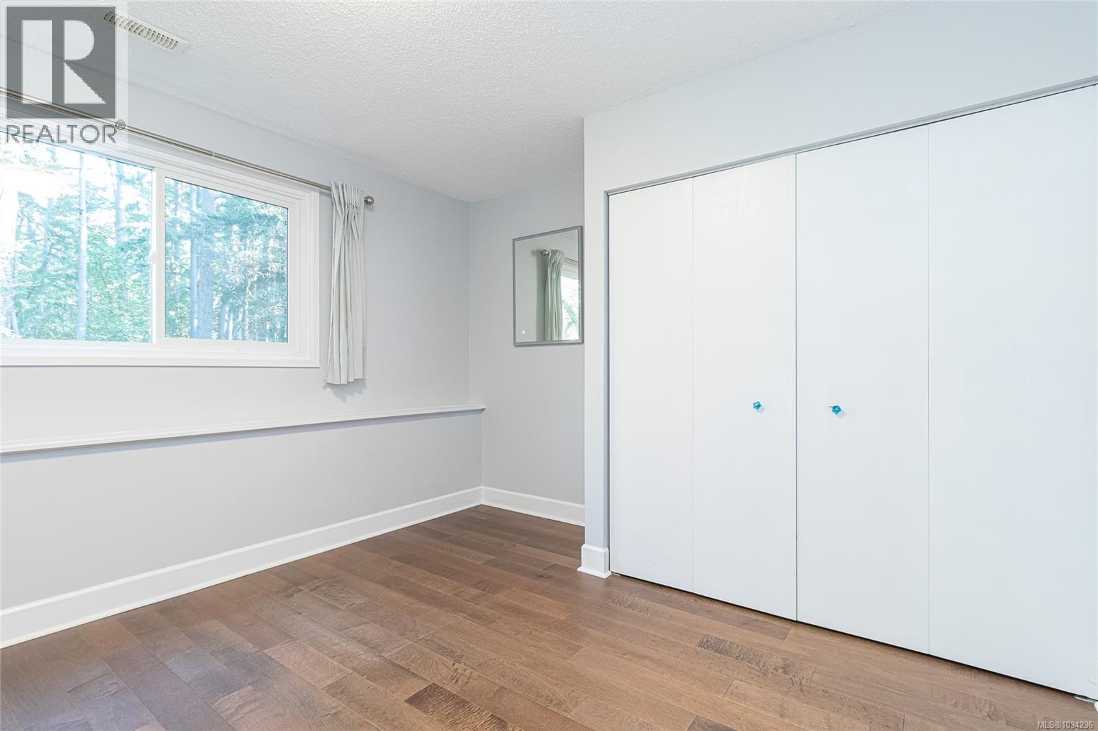 2660 MacDonald Dr E - 27