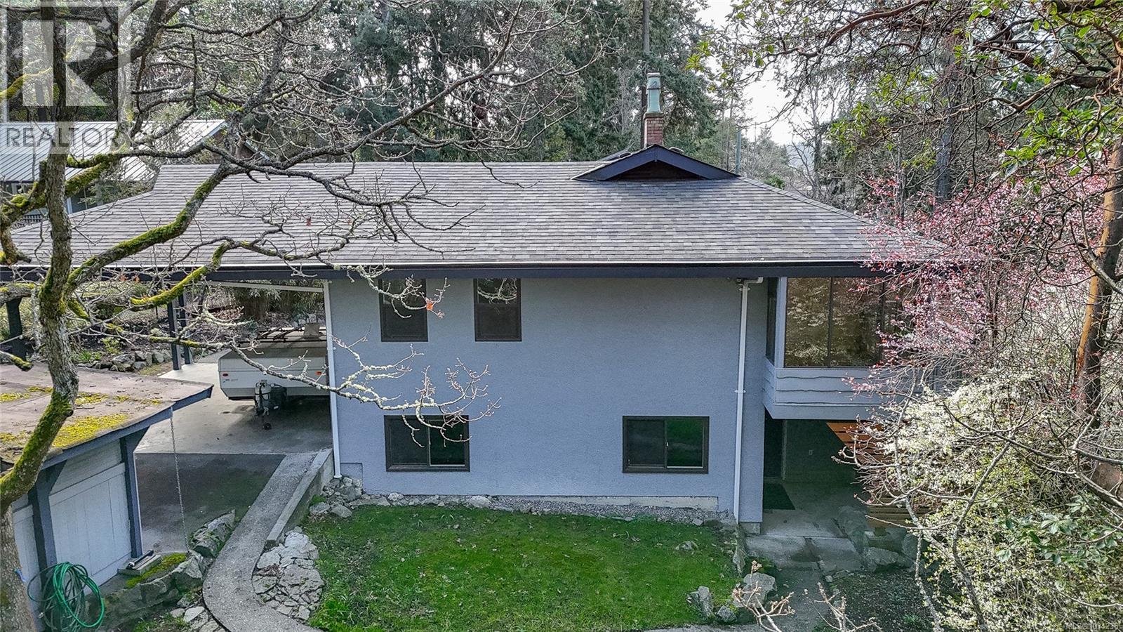 2660 MacDonald Dr E - 35