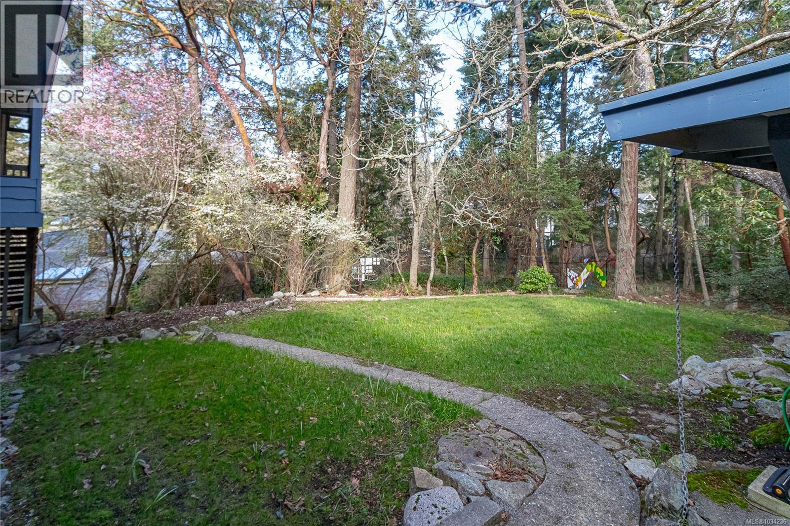 2660 MacDonald Dr E - 36