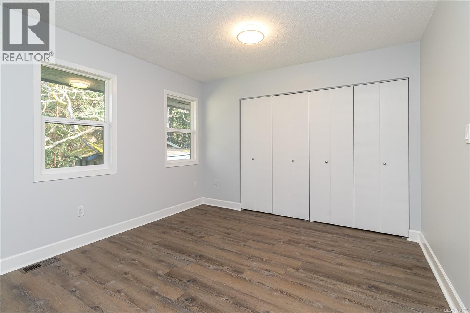 2660 MacDonald Dr E - 21
