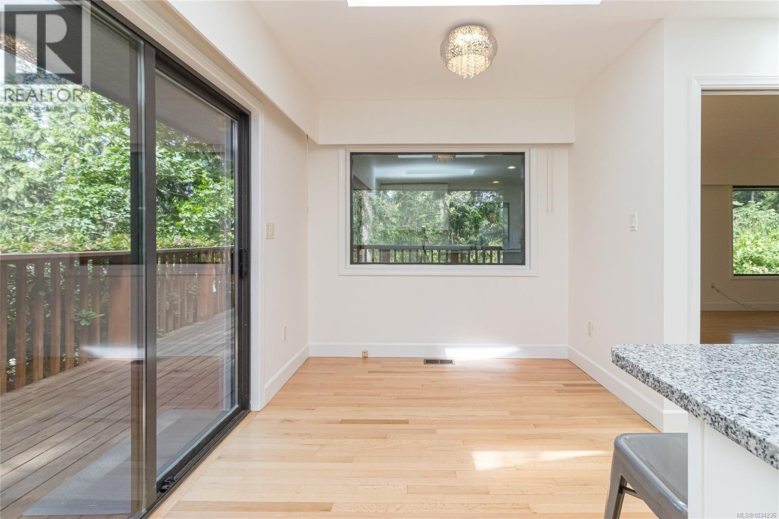 2660 MacDonald Dr E - 11