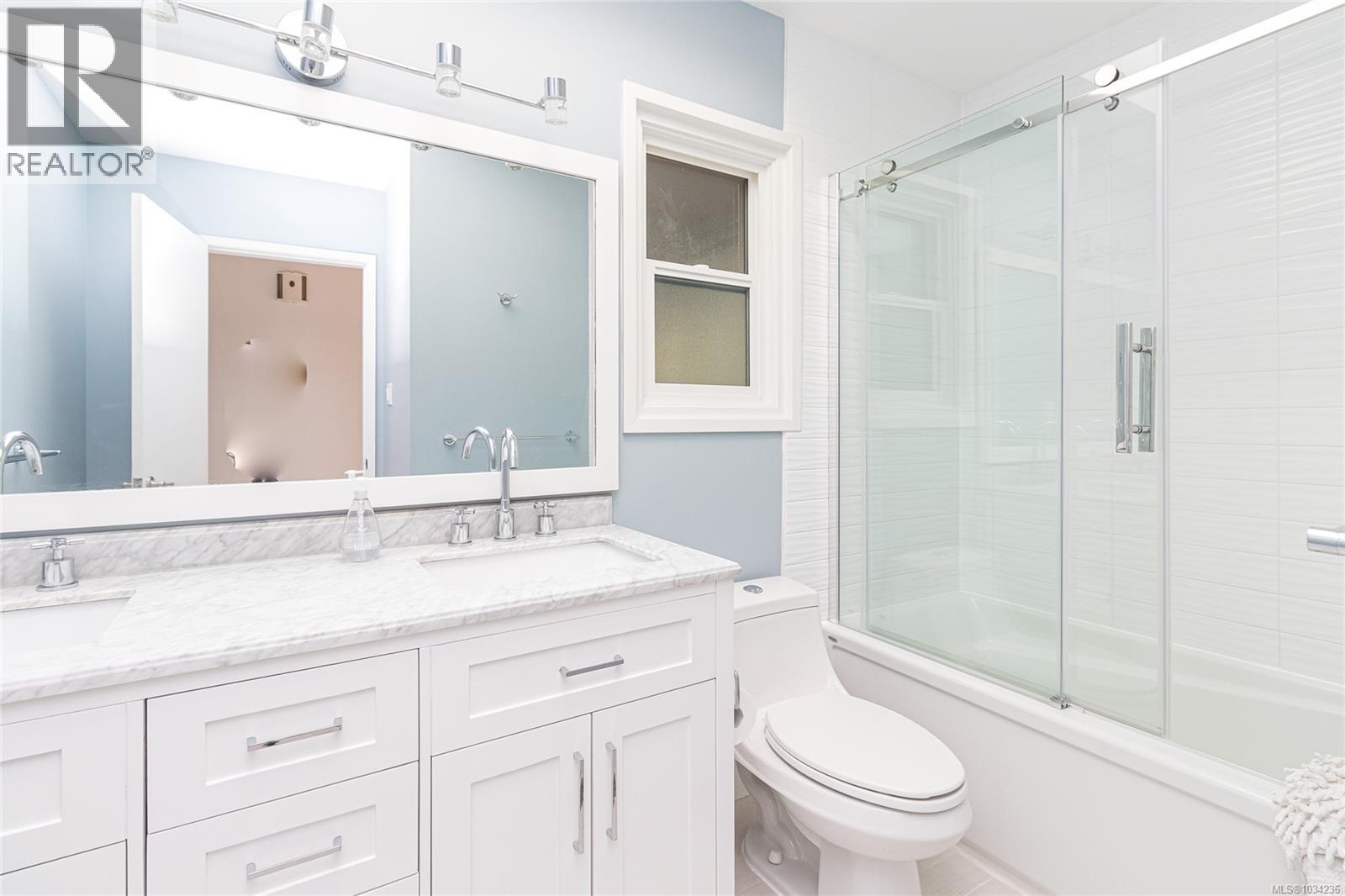 2660 MacDonald Dr E - 26