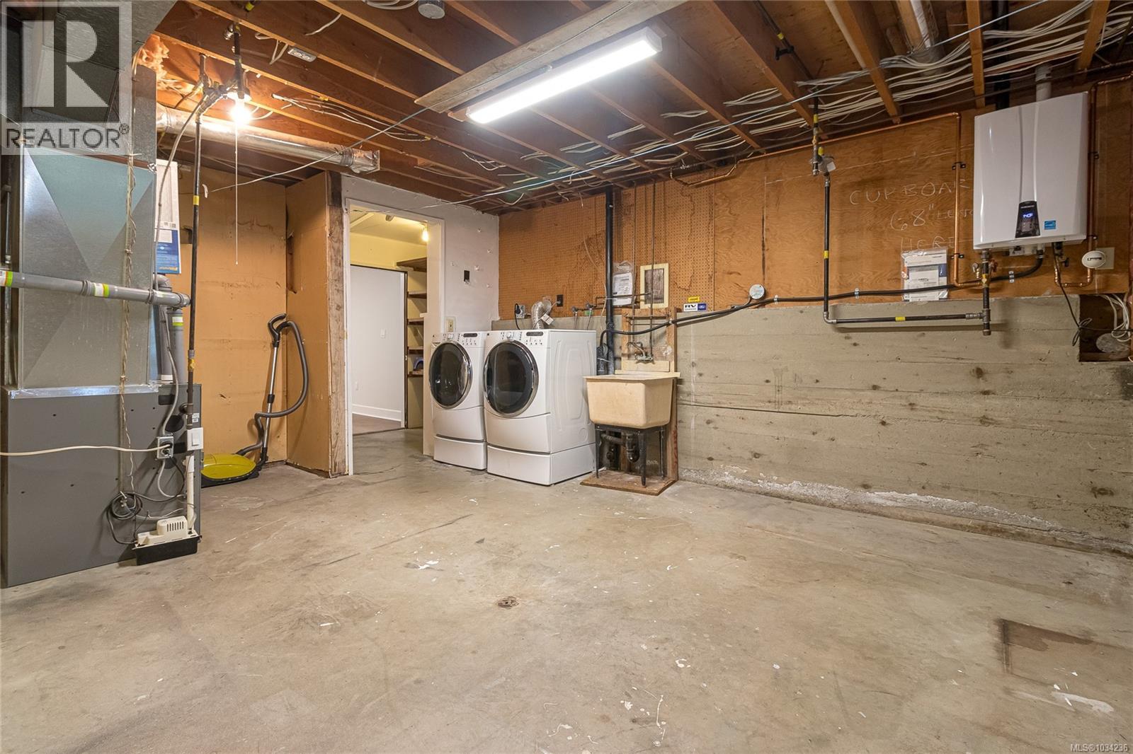 2660 MacDonald Dr E - 34