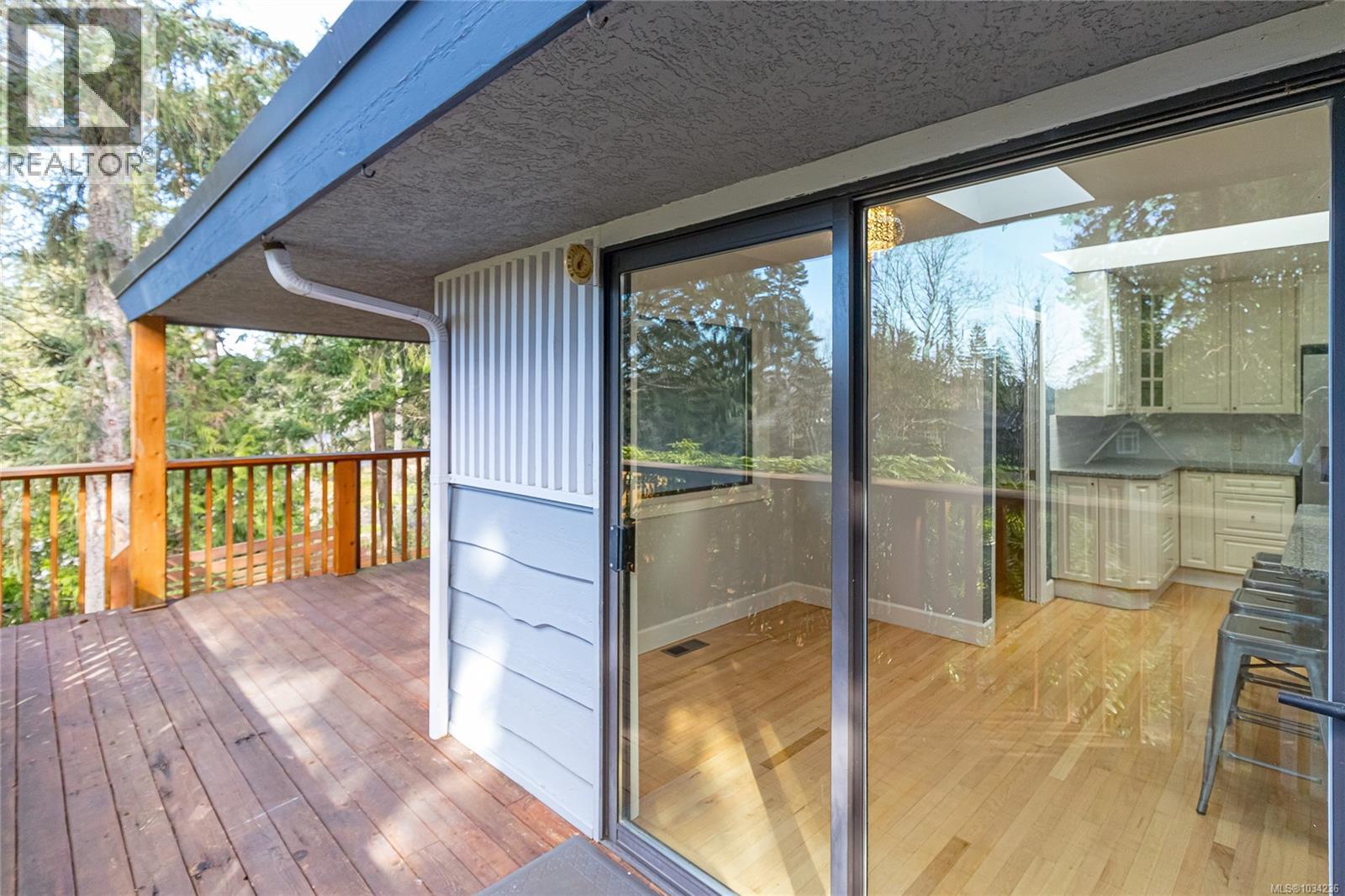 2660 MacDonald Dr E - 12