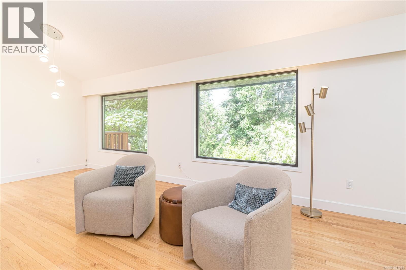 2660 MacDonald Dr E - 20