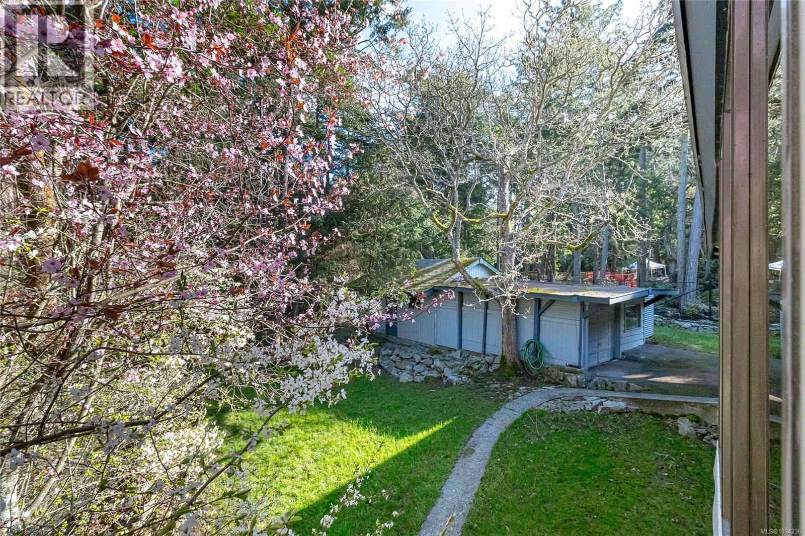 2660 MacDonald Dr E - 25