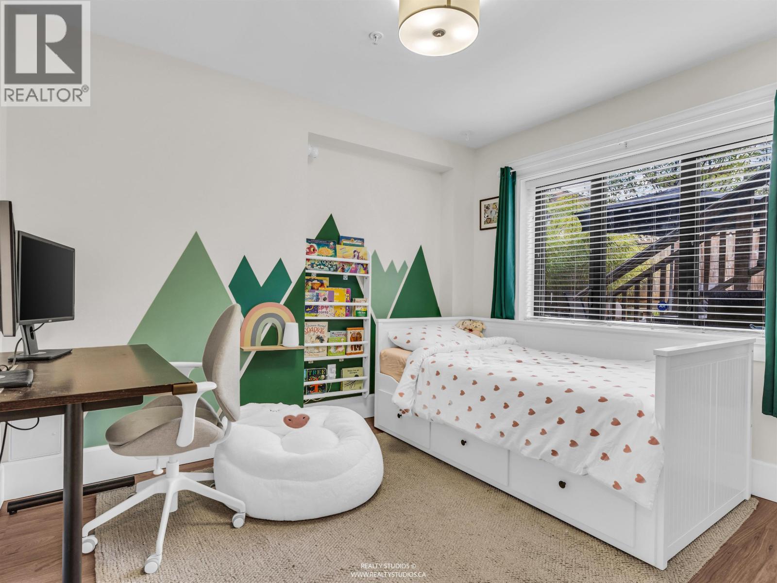 436 LAKEWOOD DRIVE, Vancouver