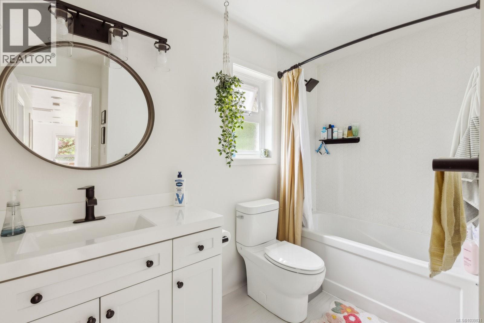 7316 East Saanich Rd - 14