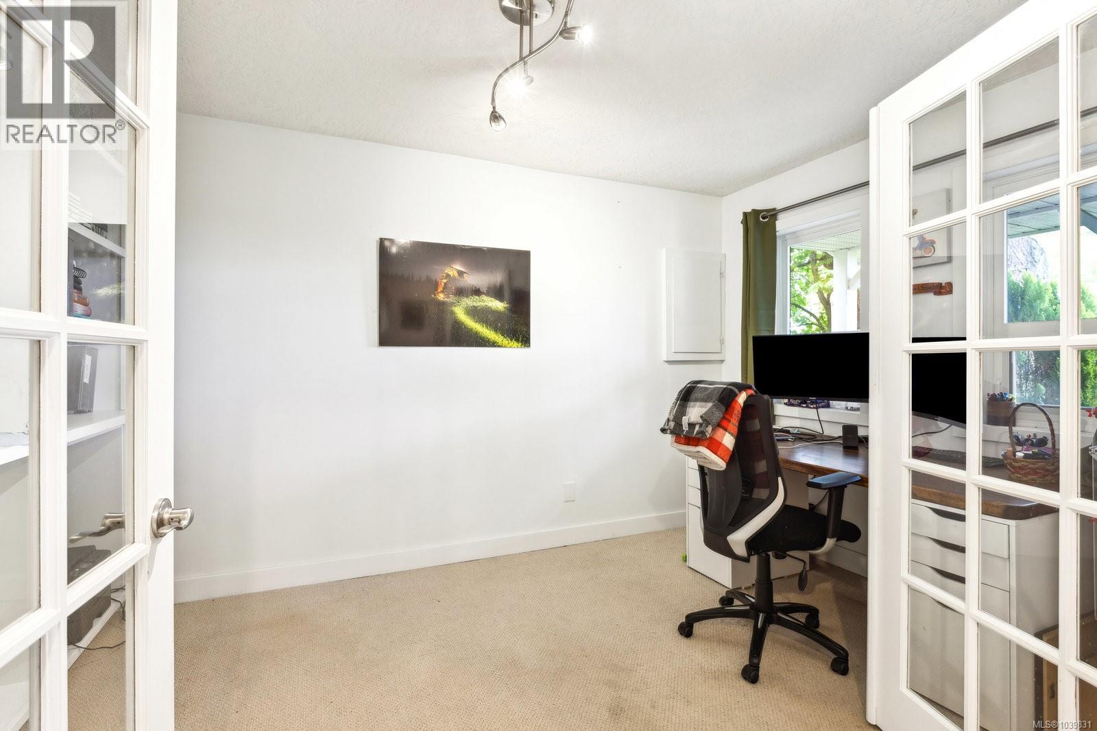 7316 East Saanich Rd - 15