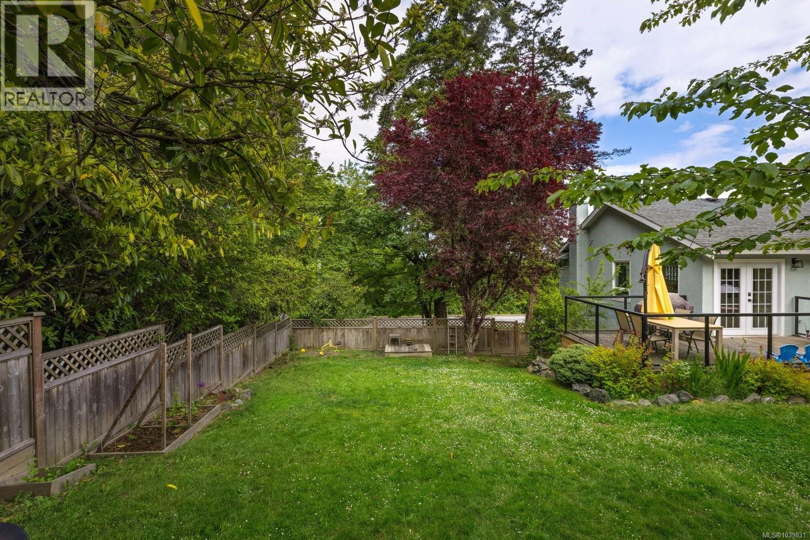 7316 East Saanich Rd - 20