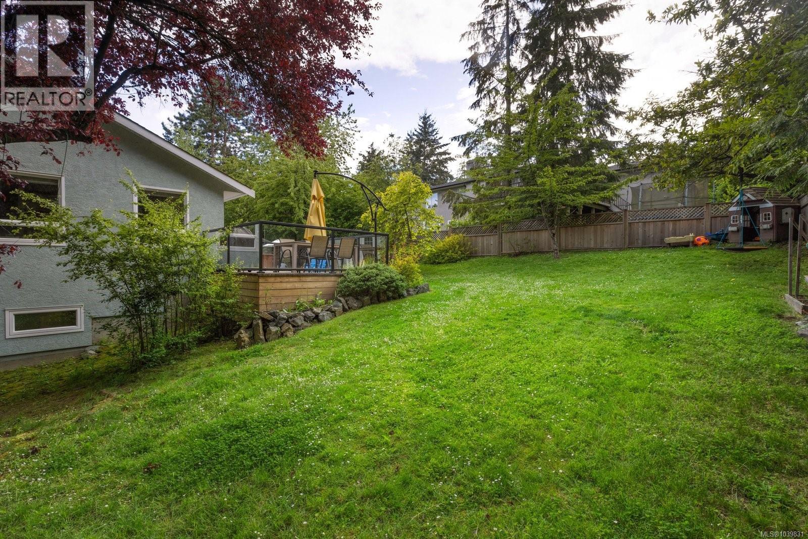 7316 East Saanich Rd - 21