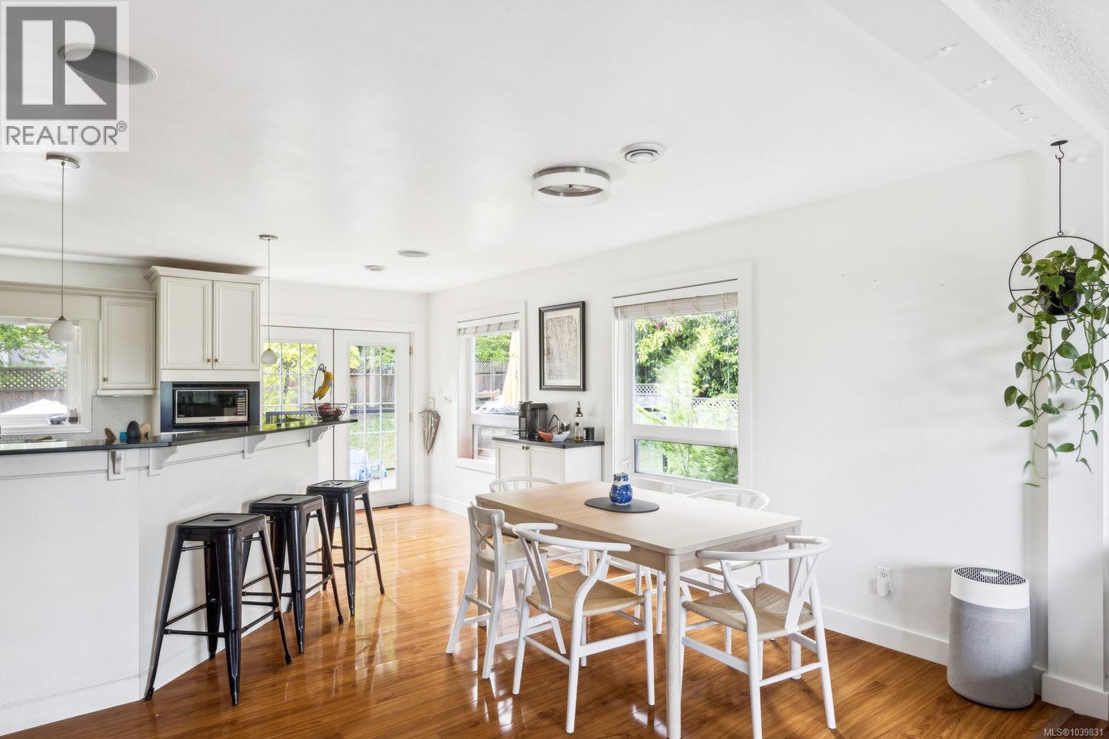 7316 East Saanich Rd - 4