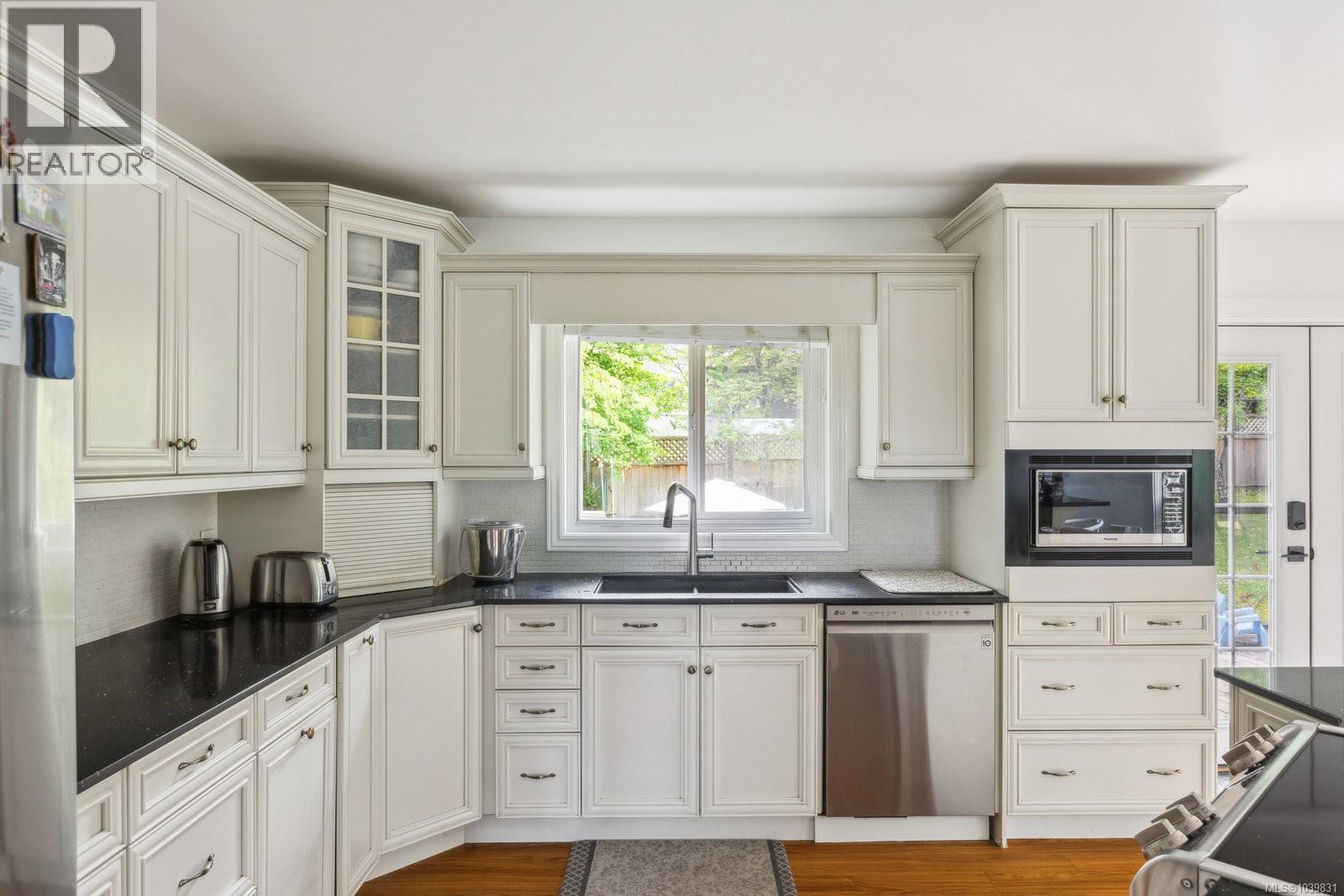 7316 East Saanich Rd - 6