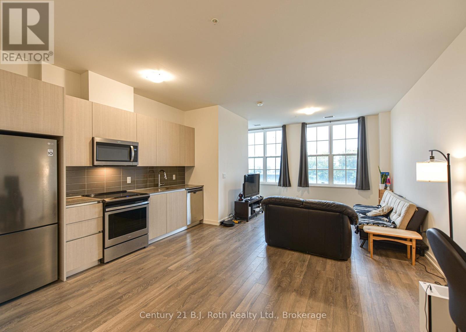#212 21 MATCHEDASH STREET S - 11