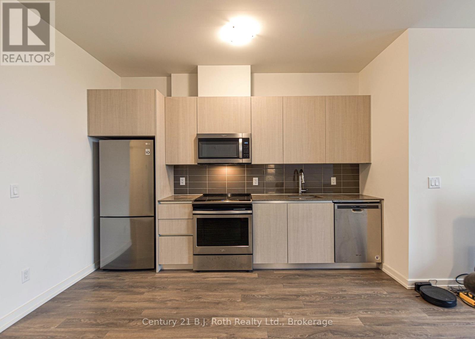 #212 21 MATCHEDASH STREET S - 12
