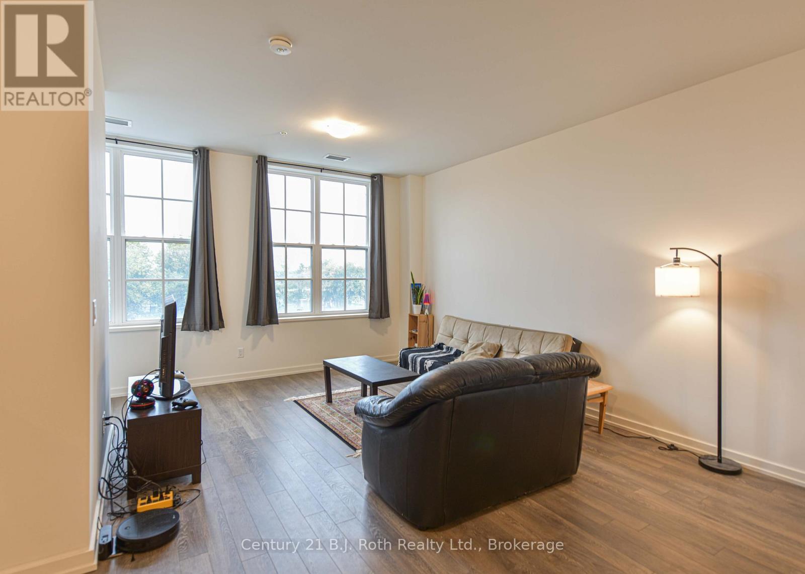 #212 21 MATCHEDASH STREET S - 14