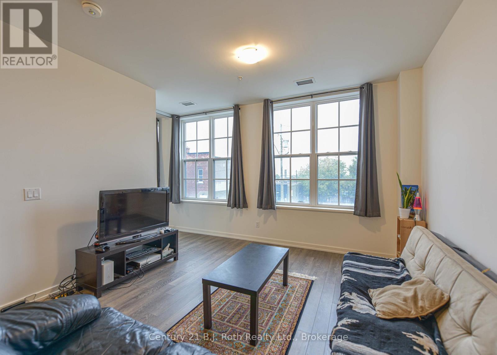 #212 21 MATCHEDASH STREET S - 15