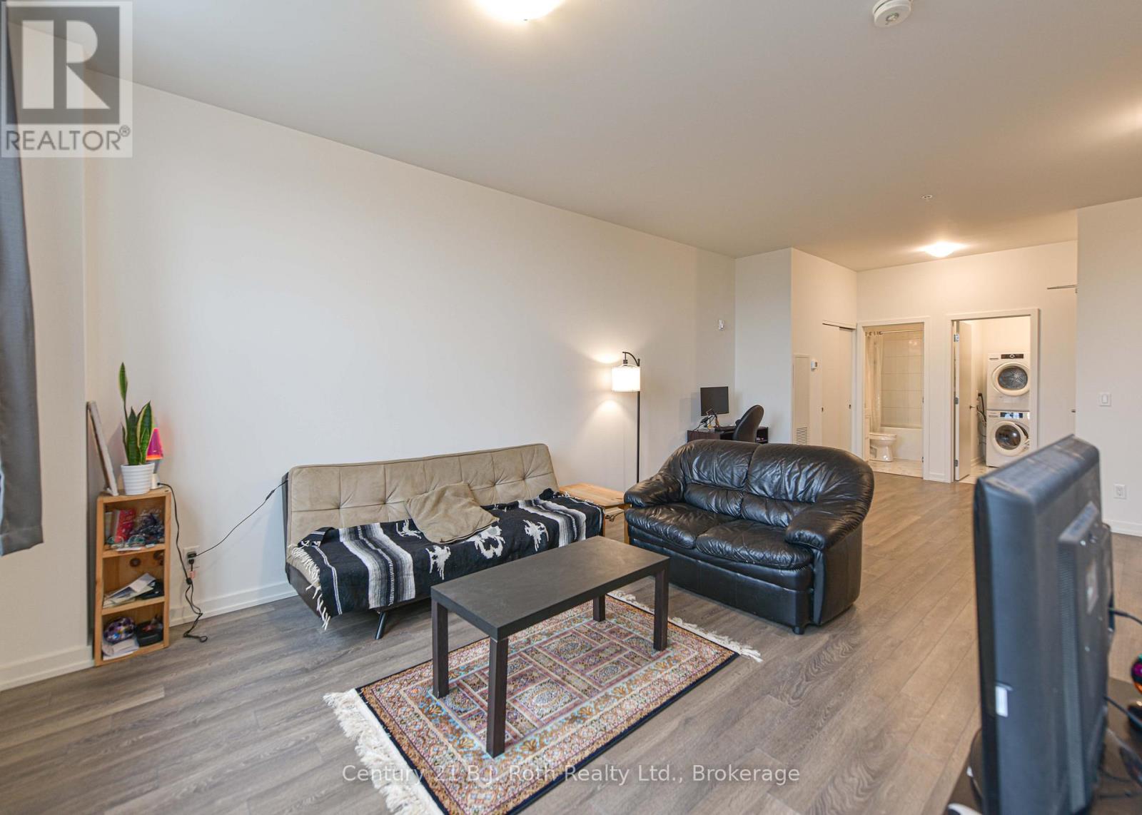 #212 21 MATCHEDASH STREET S - 16