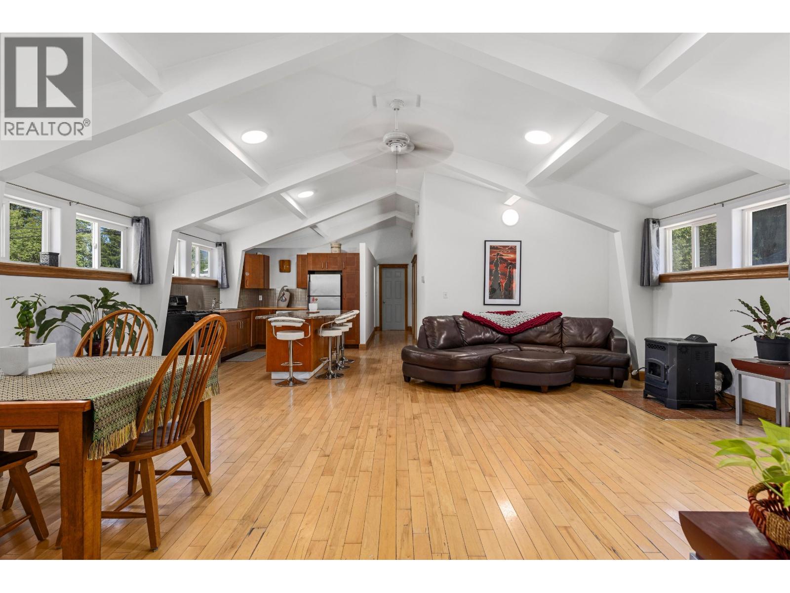 7596 TAYLOR ROAD — photo 3