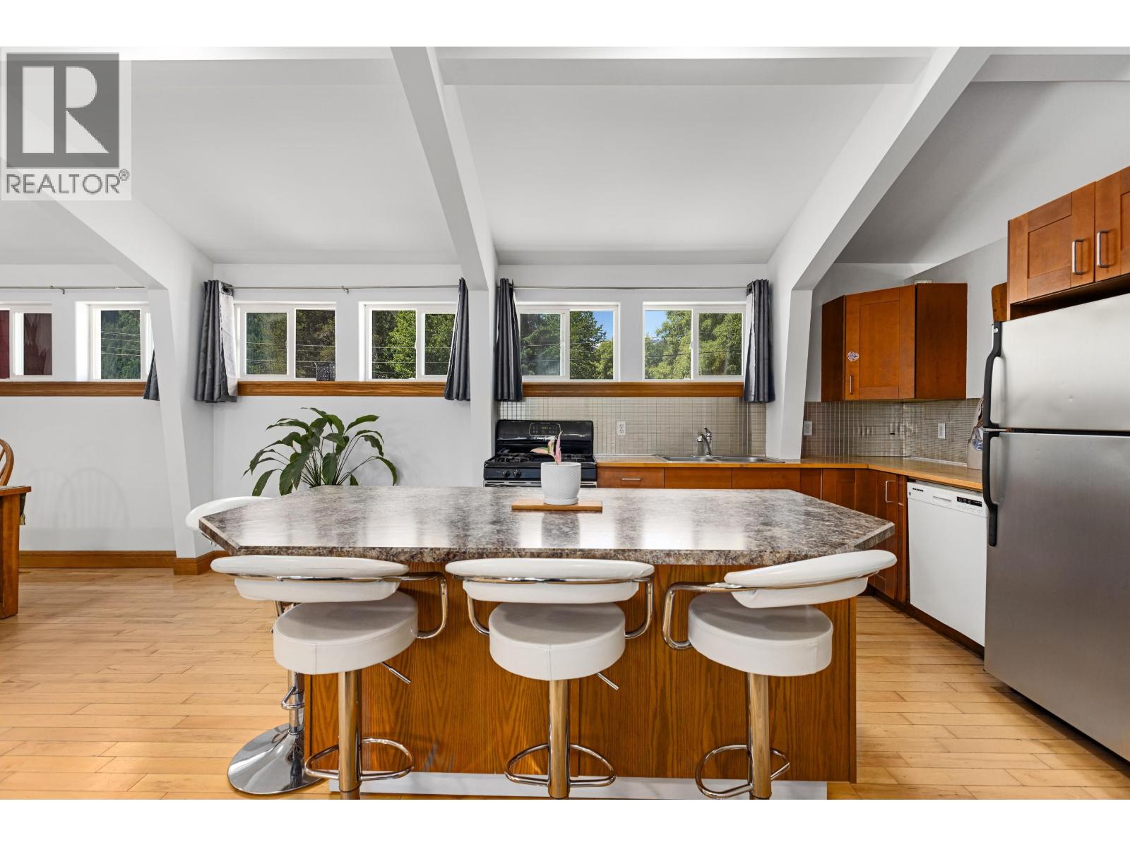 7596 TAYLOR ROAD — photo 4