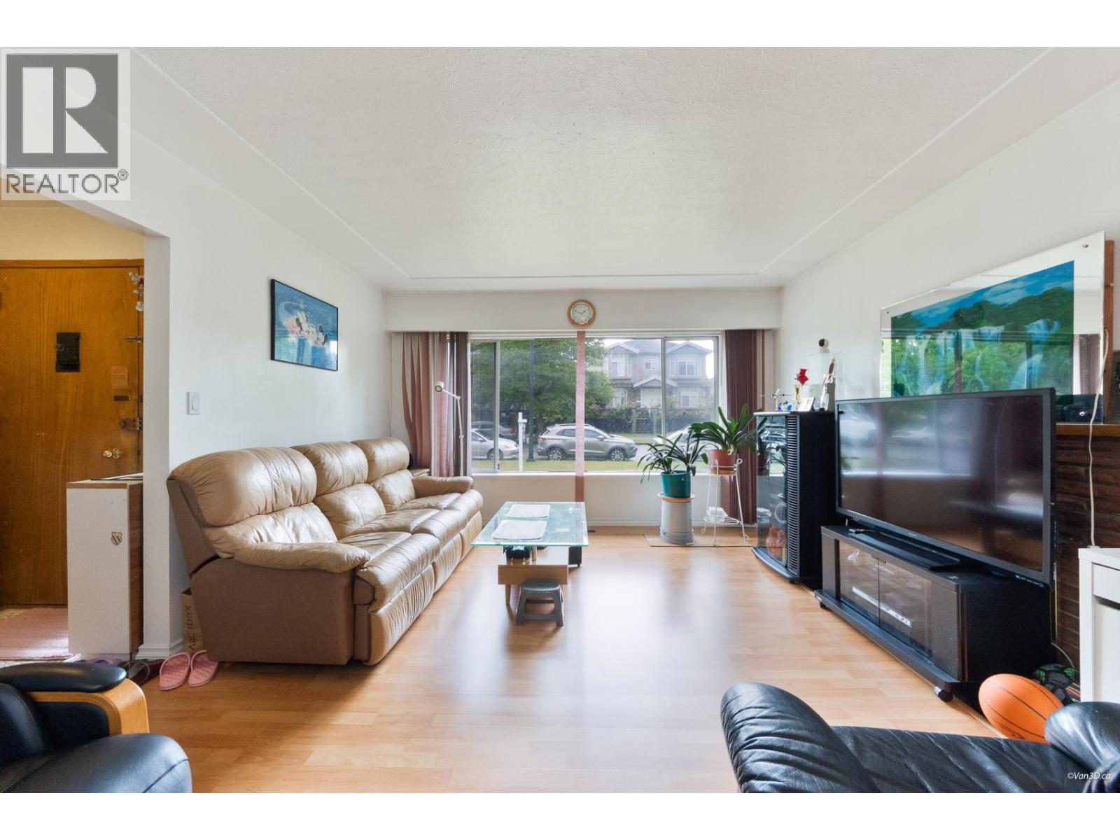 3185 E 16TH AVENUE — main photo