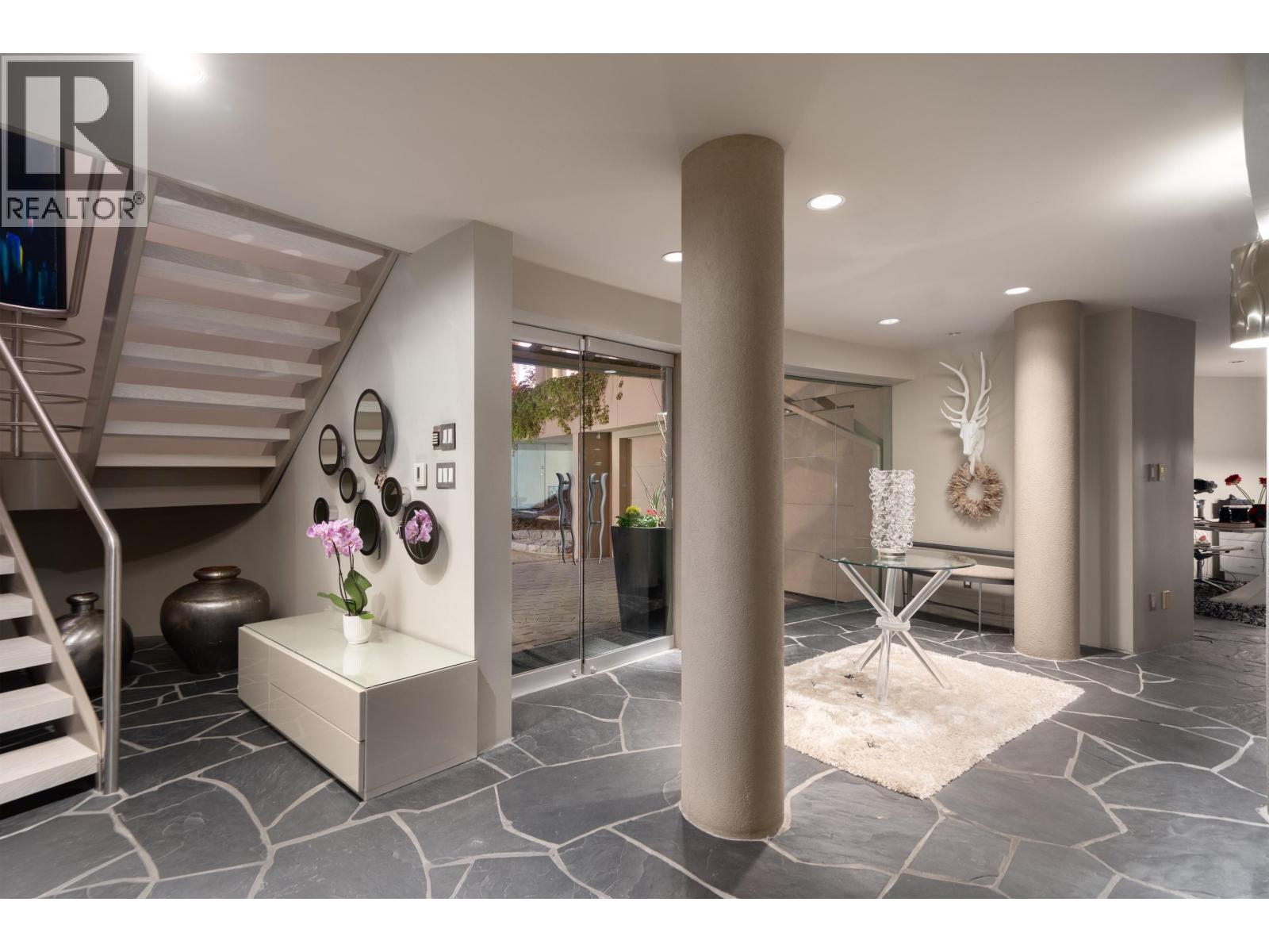 3912 MARINE DRIVE, West Vancouver