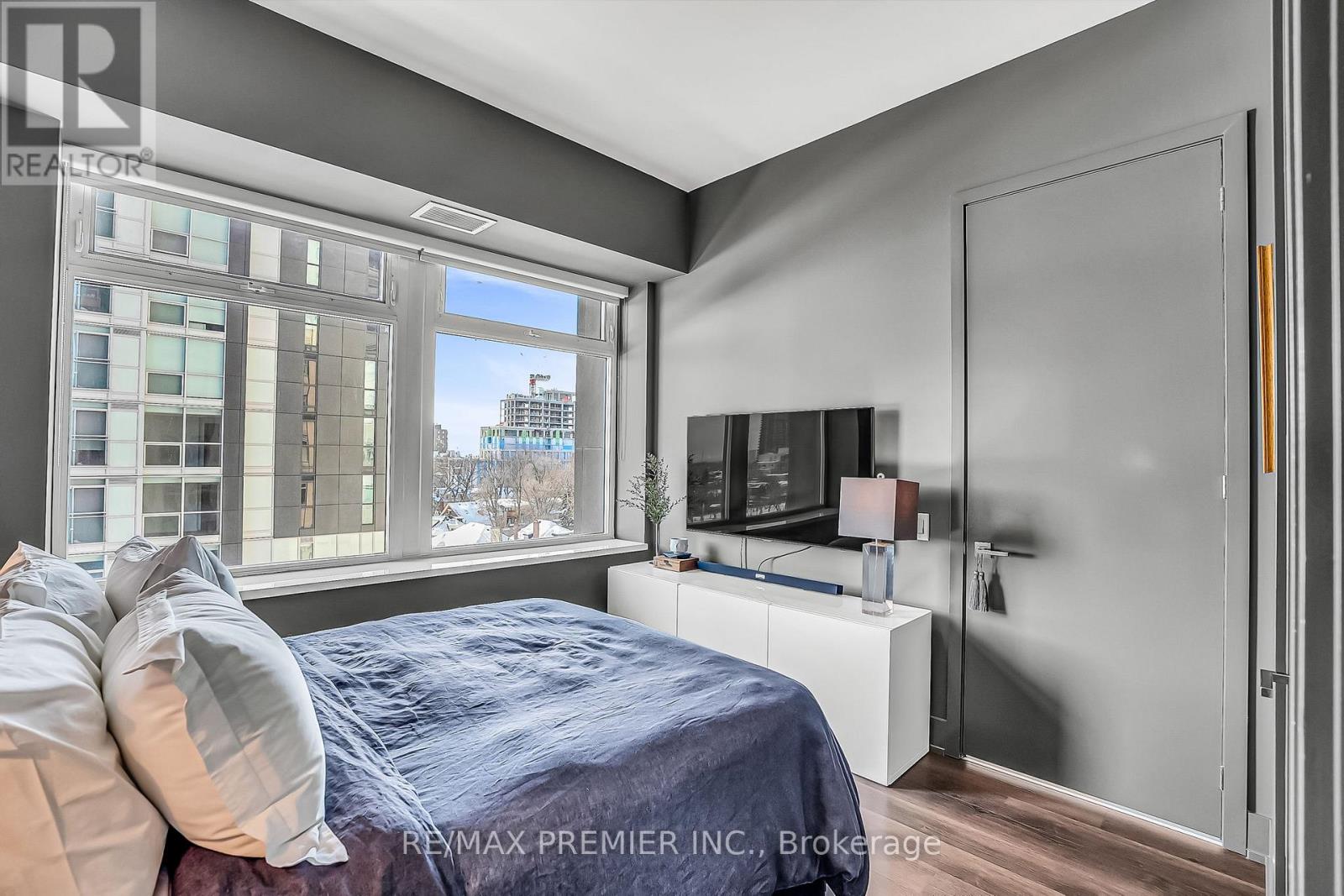 #607 111 ST. CLAIR AVENUE W - 24