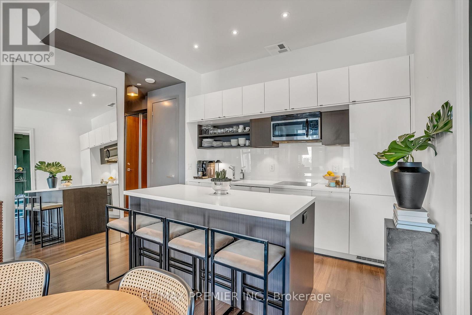 #607 111 ST. CLAIR AVENUE W - 6