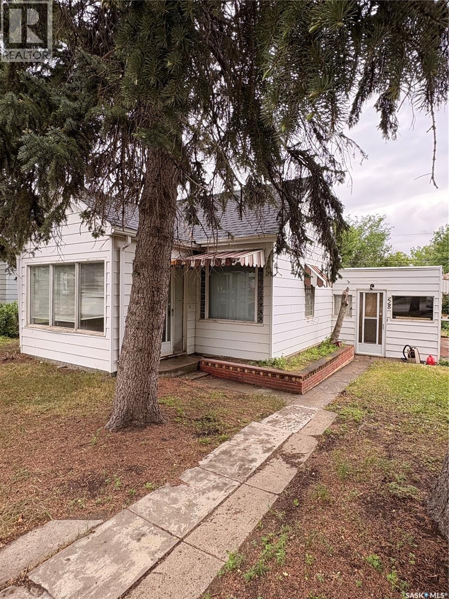 58 Lillooet STREET W - 1