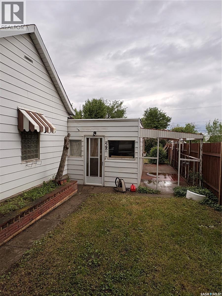 58 Lillooet STREET W - 4