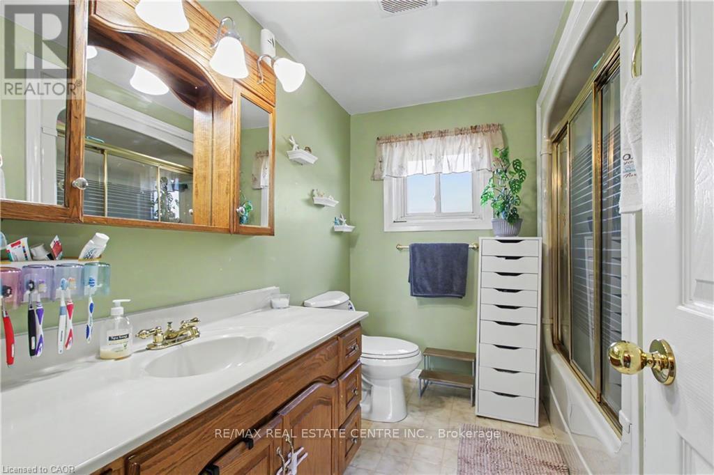 17 HALLMARK STREET - 15
