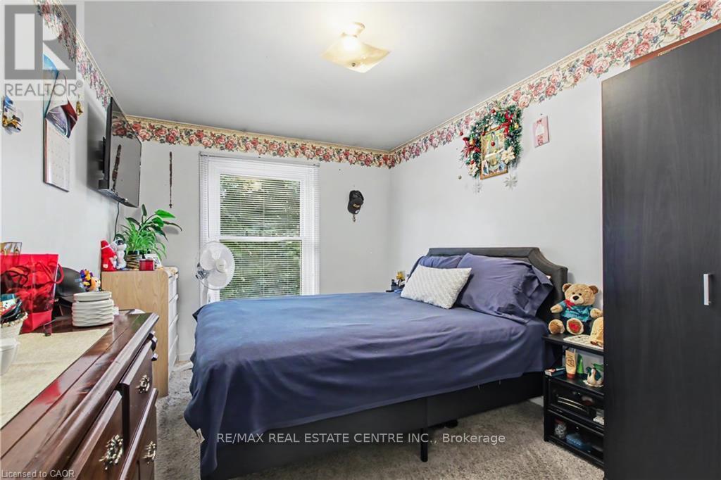 17 HALLMARK STREET - 16