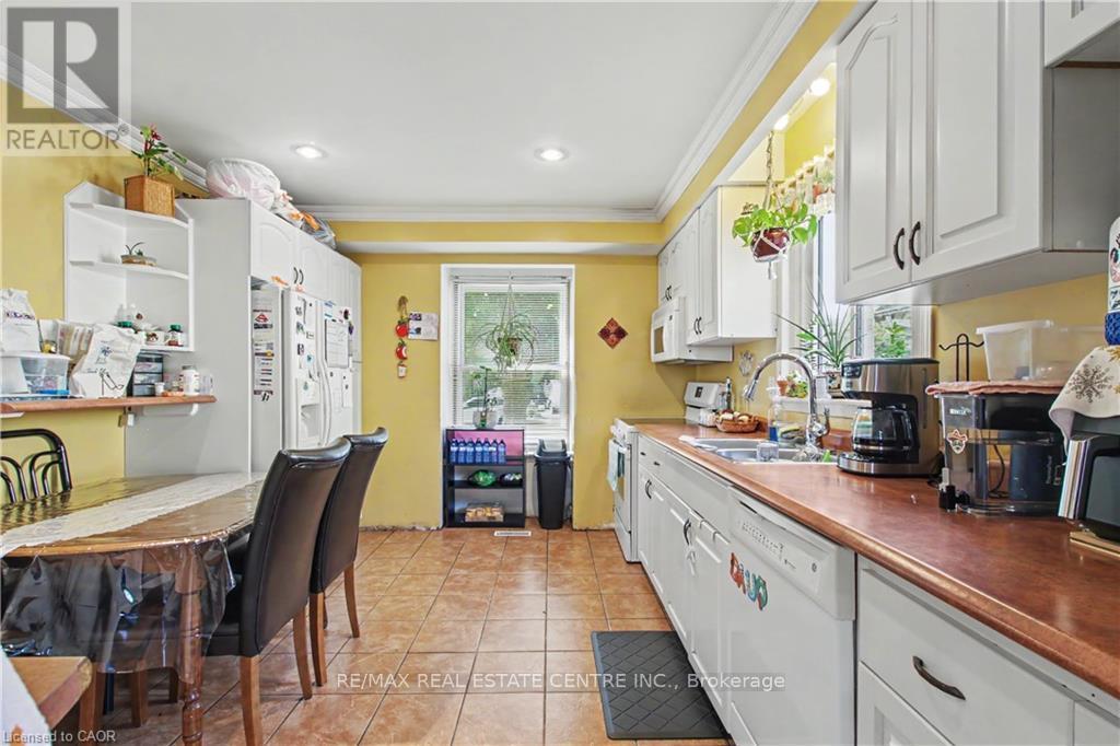 17 HALLMARK STREET - 8