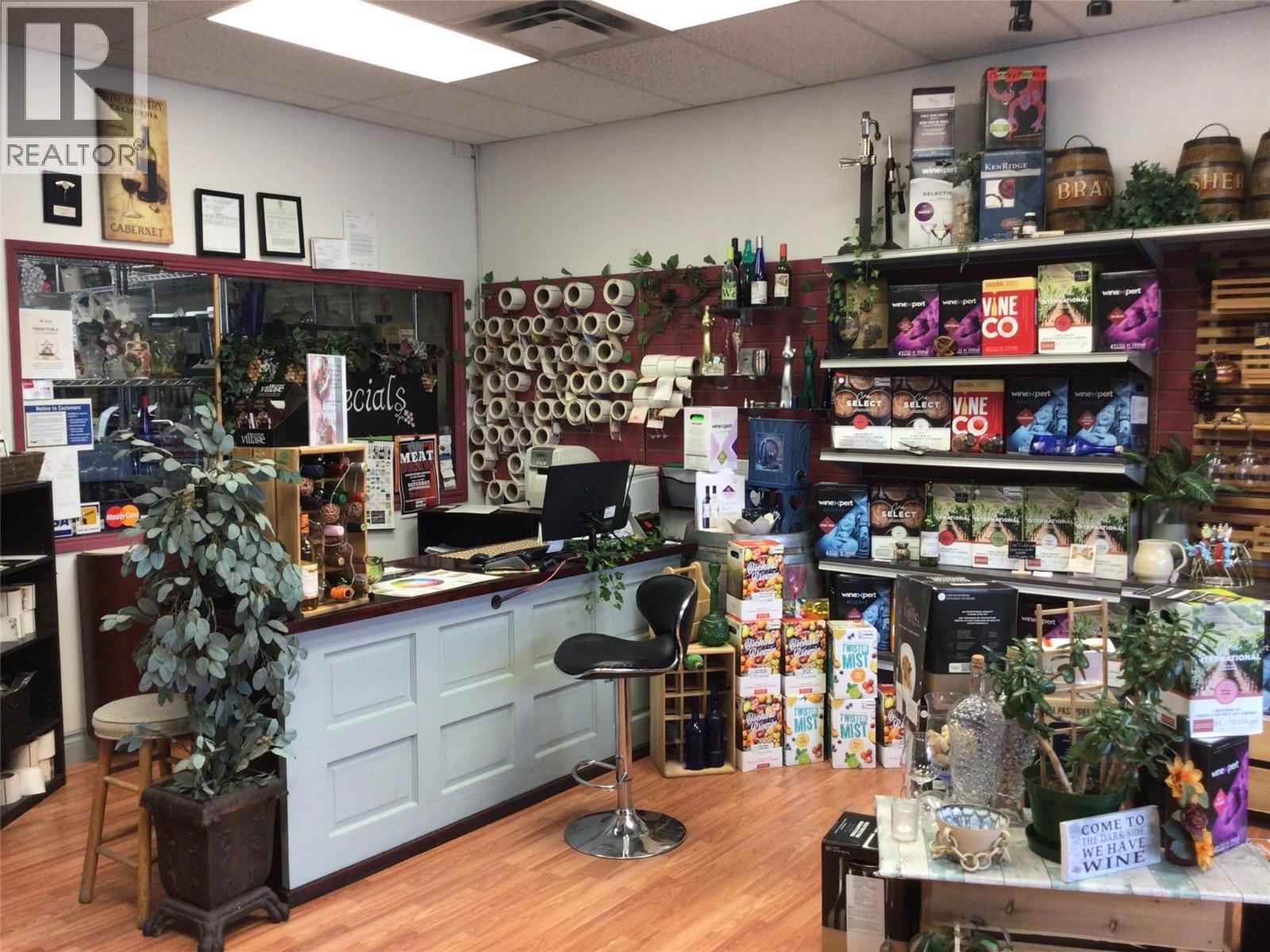101 1983 COLUMBIA Avenue, Castlegar