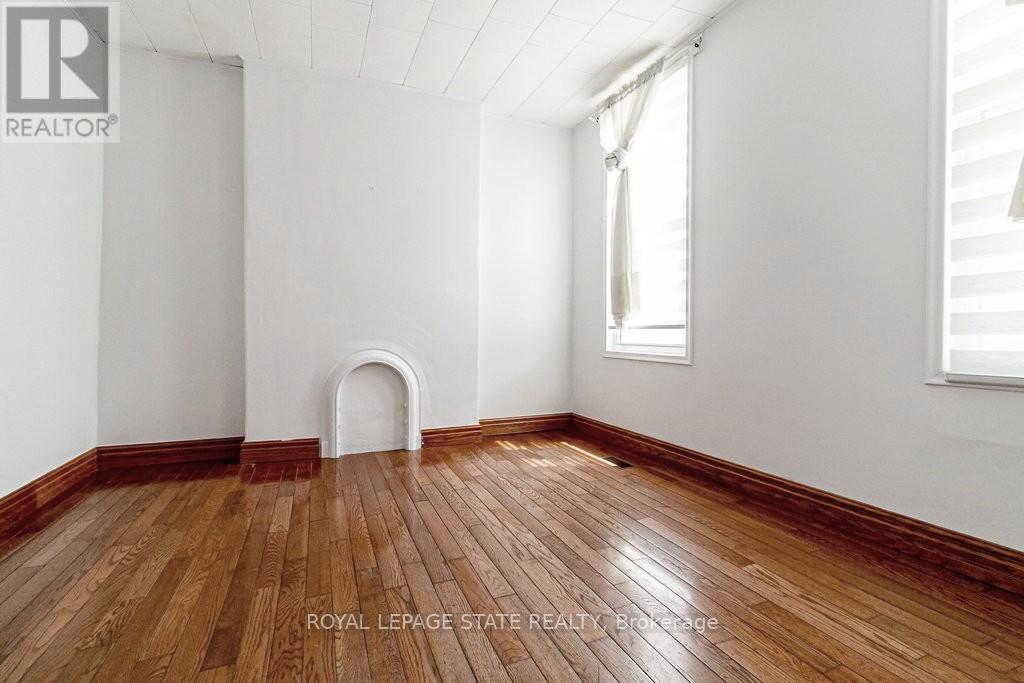 170 CANNON STREET W - 6