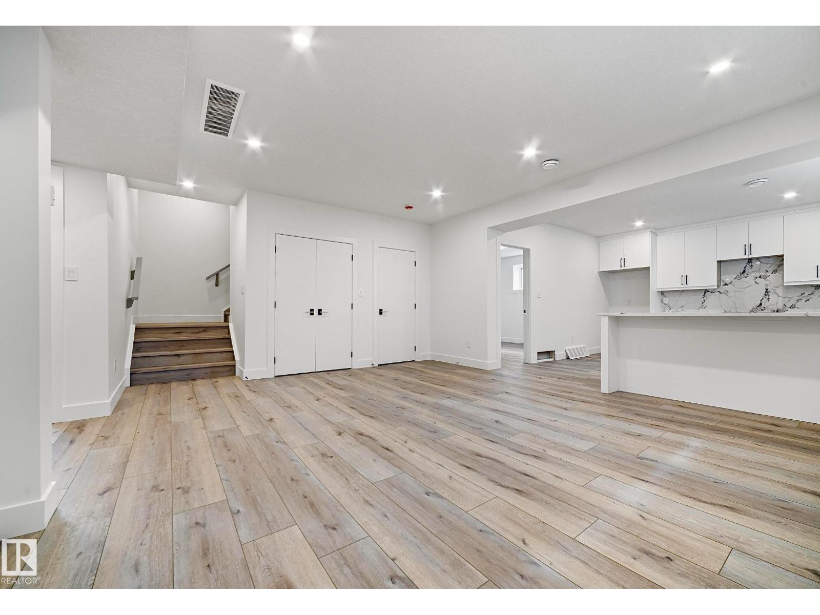 16607 8 ST NE - 52
