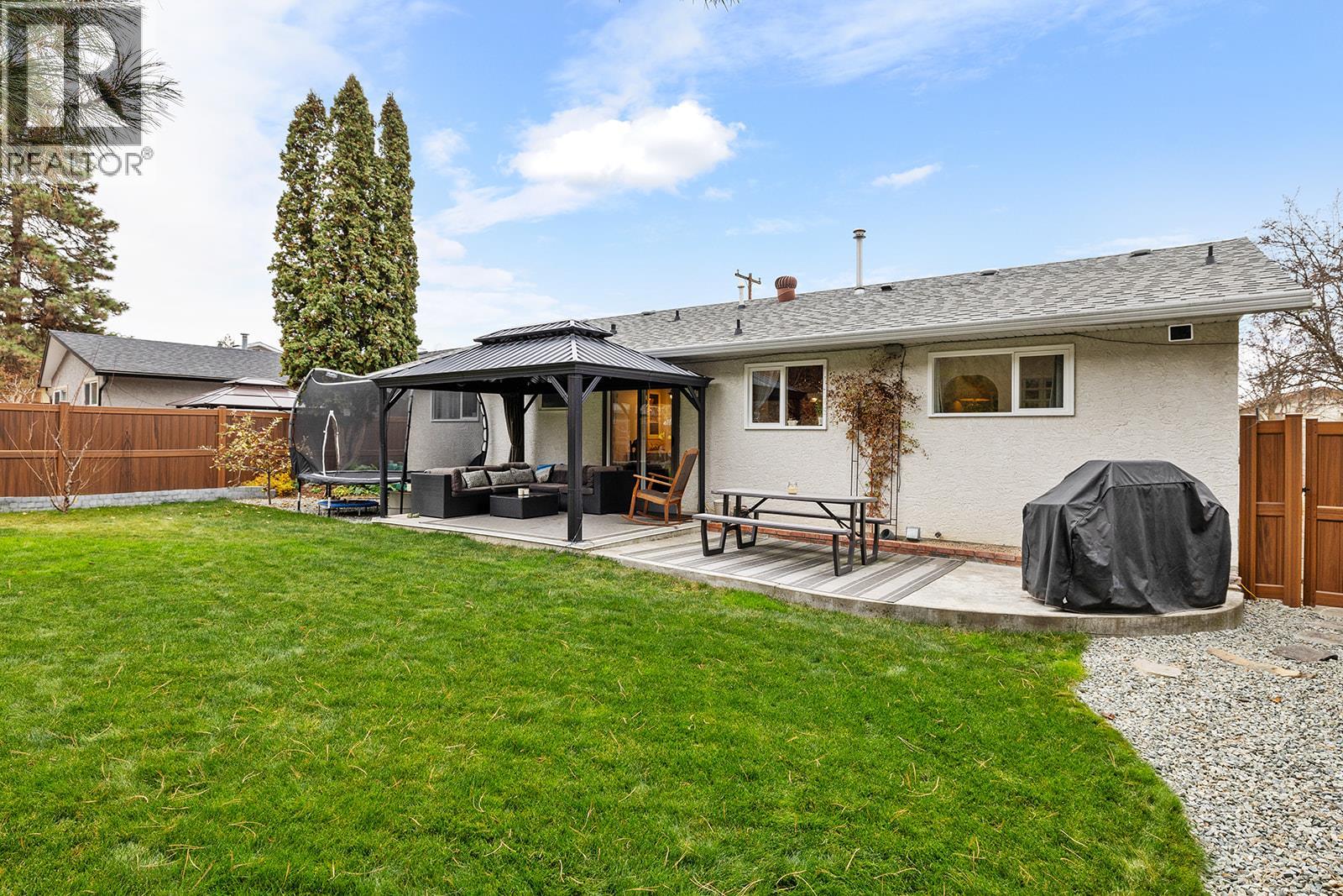 755 Camelia Road - 8